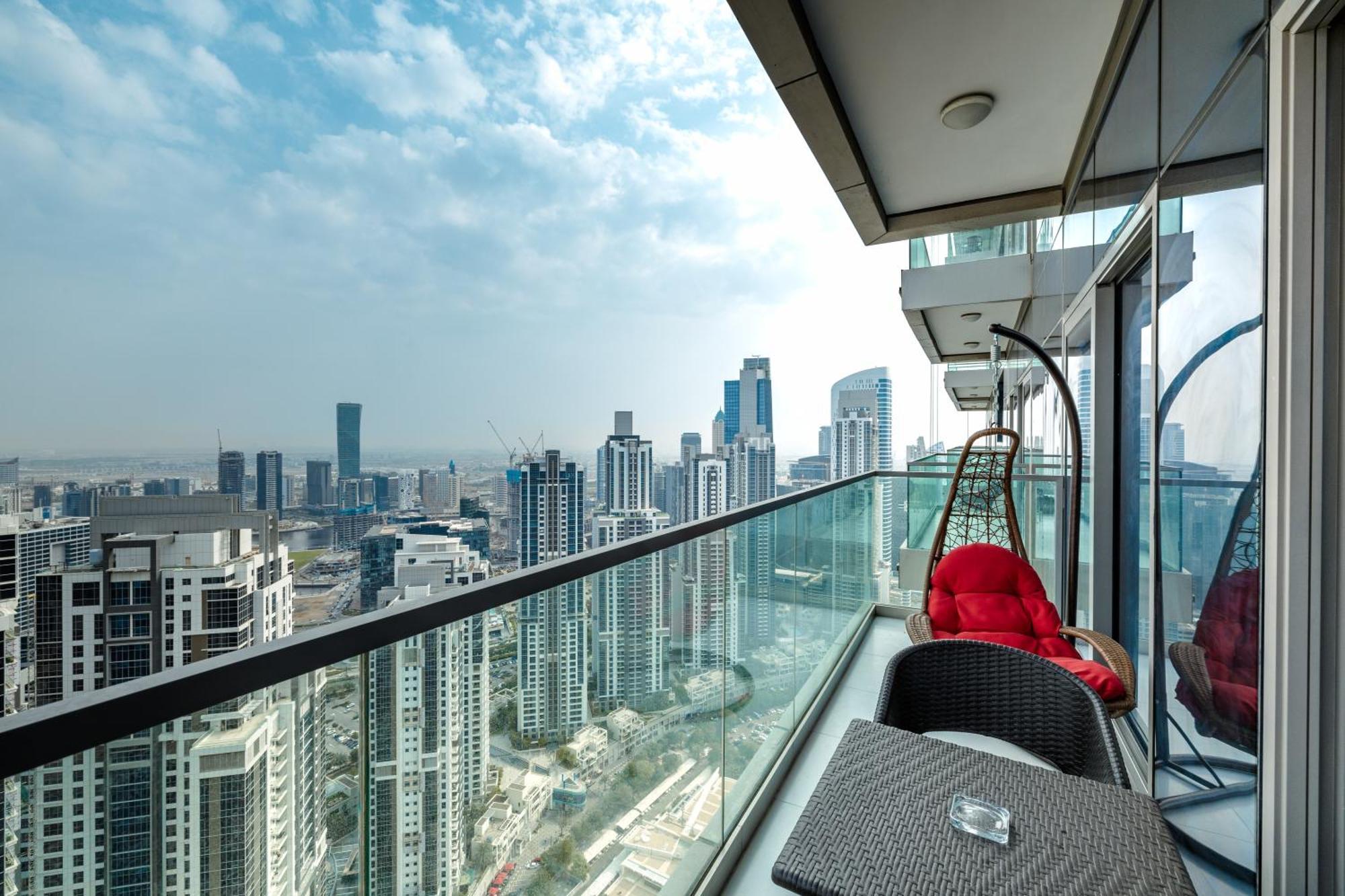 Aliving Luxe 2Br With Burj Khalifa View Infinity Pool Midtown-4704 Apartment Dubai Bagian luar foto